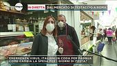 La spesa di Pasqua in un mercato di Roma