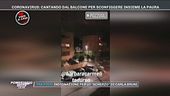 Coronavirus: cantando dal balcone per sconfigere insieme la paura