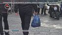 Coronavirus, i raid della solidarietà tra le vie dei Quartieri Spagnoli a Napoli