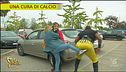 Un calcio nel sedere agli immigrati