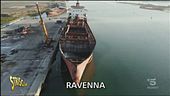 La nave spaccata a metà