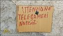 Coronavirus, cartelli e striscioni sui balconi