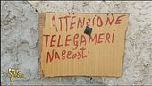 Coronavirus, cartelli e striscioni sui balconi