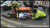 Brumotti aggredito a Milano, il video dell'attacco e gli insulti ricevuti dal nostro inviato