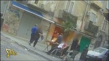 Scene di ordinaria illegalità a Napoli