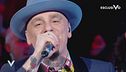 Il mini concerto di J-Ax