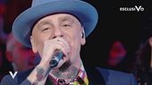Il mini concerto di J-Ax