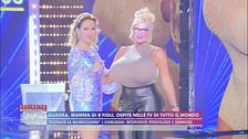Tette record: 100 mila dollari per avere la taglia 15