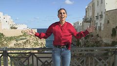 Una terrazza a strapiombo sul mare