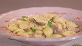 Orecchiette con funghi e ricciola