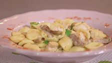 Orecchiette con funghi e ricciola
