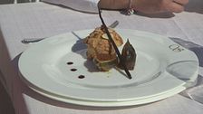 Bigné con mandorle, vincotto e fico caramellato