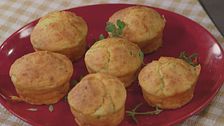 Muffins alle erbe con pecorino toscano dop