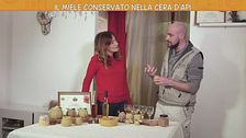 Il miele conservato nella cera d'api