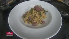 Tagliatelle con patate e salsiccia e torta gelato