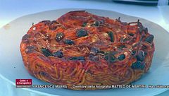 Sformato di spaghettoni e crostata di fragole all'acqua