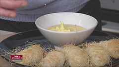 Pasta con le cozze, gamberi  croccanti, finto risotto allo zafferano e cuore di vitello