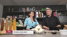 Pizza gourmet in teglia, porchetta arrosto cipolla caramellata e puntarelle