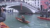 A Venezia la regata delle befane
