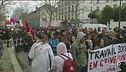 Macron cede, ritirata la riforma