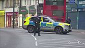 Accoltella i passanti ucciso a Londra