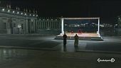 La Via Crucis in una Piazza San Pietro immersa nel silenzio