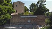 Una discarica sull'"ermo colle"