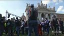 No mask a Roma, tensioni in piazza