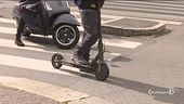 Milano frena i monopattini