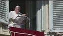 Il Papa benedice i bambinelli