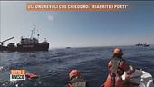 Gli onorevoli che chiedono: "Riaprite i porti"