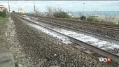 Stanno per arrestarlo Muore sotto un treno