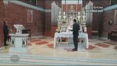 Cremona, sacerdote si rifiuta di interrompere la messa