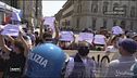 Milano, proteste contro il presidente Fontana