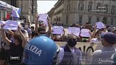 Milano, proteste contro il presidente Fontana