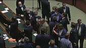 Non si abbassano i toni dello scontro politico