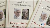 Benedetto XVI toglie la firma