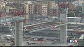 Alzata la prima trave del Ponte Morandi