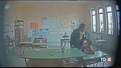 Maestra violenta, ma perchè solo sospesa?