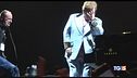 Elton John in lacrime "scusate non ho voce"
