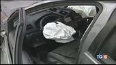 Airbag non disattivato scoppia, muore neonato