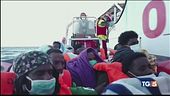 Gli sbarchi senza sosta I salvati in quarantena