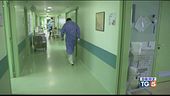 Record di decessi, ma scendono i contagi