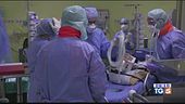 Oltre diecimila morti ma calano i contagi