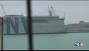 La nave per i migranti Tensioni, risse e fughe