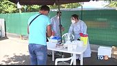 Contagi ancora su. Si testa il vaccino