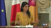 "Daje" Grillo rilancia Raggi. Ma è polemica