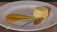 Sformato di patate con crema di carote e cipolla caramellata