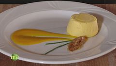 Sformato di patate con crema di carote e cipolla caramellata