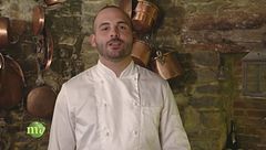 Tortino cremoso di formaggio Montebore fresco, crumble di nocciole piemontesi e gel di pesca nobile di Volpedo